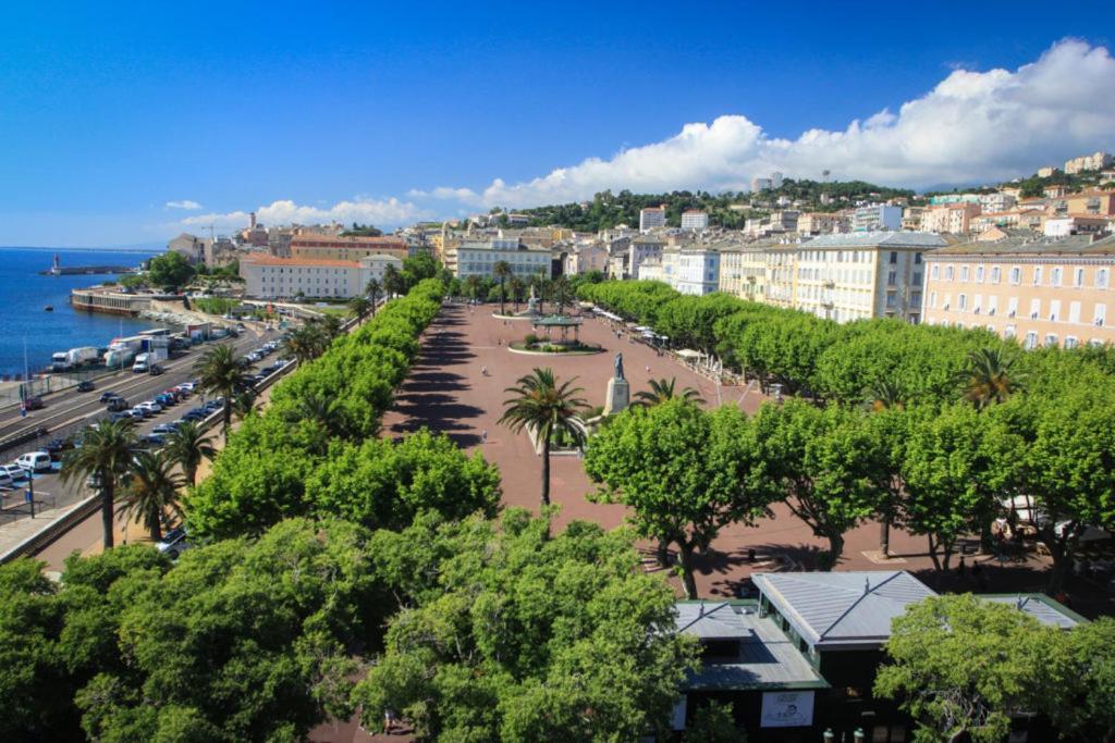 Appartement Climatise,Idealement Situe 100M Du Vieux Port. Bastia  Kültér fotó